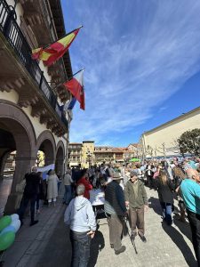 Manifestación en Comillas de esta mañana en contra del cierre de los soportales …