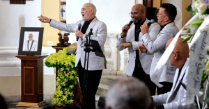 ¡Último adiós! El Gran Combo rinde emotivo homenaje a Rafael Ithier en la Catedral San Juan Bautista – Radio Panamericana