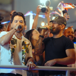 Luis Fonsi y Feid desatan la euforia del público en las fiesta de la calle San Sebastián al revelar su primera colaboración juntos, «Cambiaré»