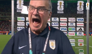 Marcelo Bielsa perdió los papeles y empezó a gritar en plena entrevista tras eliminación de Uruguay del Mundial 2026: «¡Dale de una vez!»