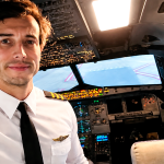 Piloto abandona avión en pleno vuelo y deja el aterrizaje en manos de su estudiante de 22 años: “Ya sabes qué hacer»