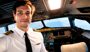 Piloto abandona avión en pleno vuelo y deja el aterrizaje en manos de su estudiante de 22 años: “Ya sabes qué hacer»