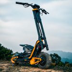 China crea el scooter eléctrico más rápido del mundo que recorre más de 150 km: sus 2 motores generan 8.400 W de potencia