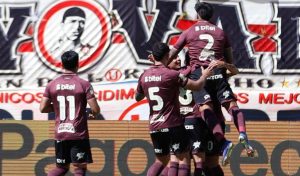 ¡Triunfo crema! Universitario venció 2-1 a ADT en Tarma y ganó en su primer partido del Torneo Clausura 2026