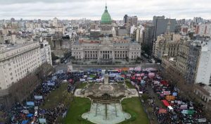 Gobierno de Milei retira el capítulo que permitía la venta de tierras a extranjeros tras el rechazo social