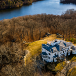 Por mejorar la vista de su casa al lago, una pareja taló los árboles de su vecino y terminó con una multa de más de US$600.000