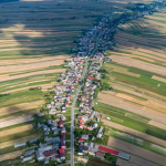 En esta peculiar ciudad viven 6.000 personas a lo largo de una única calle de 9 kilómetros de longitud