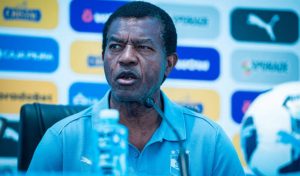 Julio César Uribe fue agredido por supuestos hinchas de Sporting Cristal a las afueras del estadio Alberto Gallardo