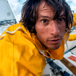 Pasó 76 días solo en el Atlántico y nadie sabía que había desaparecido: así fue como un marinero sobrevivió en una balsa de menos de 2 metros
