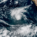 El Pacífico sigue en alerta por El Niño tras 3 huracanes a la vez: Lowell y Marie cambian de rumbo y el NHC vigila un cuarto ciclón