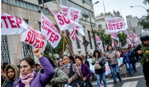 Maestros jubilados aún esperan pensión de S/3.500 cinco meses después de aprobada la Ley 32581