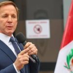 Francis Allison resta importancia a encuestas que lo colocan debajo de Bruce y López Aliaga: «La encuesta es la calle»