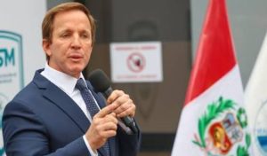 Francis Allison resta importancia a encuestas que lo colocan debajo de Bruce y López Aliaga: «La encuesta es la calle»